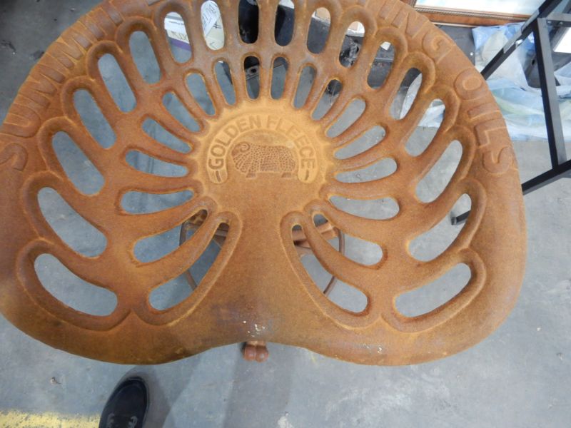 TRACTOR SEAT